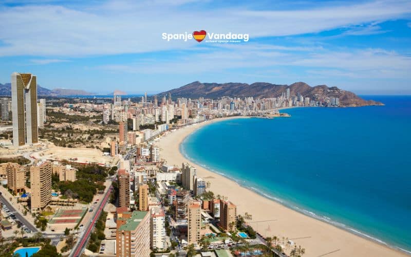 AI-luchtfoto van Benidorm